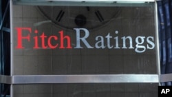 Uluslararası kredi derecelendirme kuruluşu Fitch, Türkiye’nin kredi notunu “B” olarak teyit ederken, görünümünü ise iki yıl aradan sonra “negatif”ten “durağan”a çıkardı