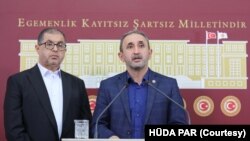 HÜDA PAR Genel Sekreteri Şahzade Demir, Hamas’ın Türkiye temsilcisi Akkari ile TBMM'de basın toplantısında konuştu.