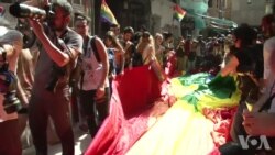 LGBT Yürüyüşüne Polis Müdahalesi