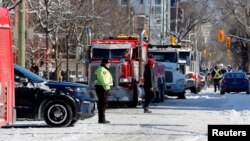 17 Şubat 2022 - Ottawa'da kamyon sürücülerinin aşı zorunluluğu ve pandemi kısıtlamalarına karşı protestosu devam ederken