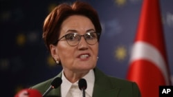 İYİ Parti Genel Başkanı Meral Akşener “SİHA’nın ABD üssüne ne kadar yaklaşıp yaklaşmadığının değil, terör örgütünün dibinde ABD üslerinin ne aradığının sorgulanması gerektiğini” dedi.